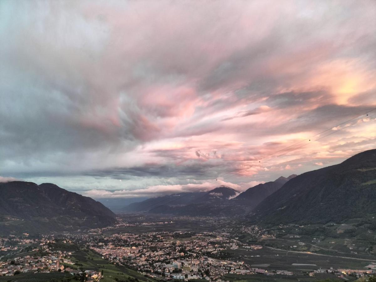 Culinaria Living Apartment Tirolo Bagian luar foto